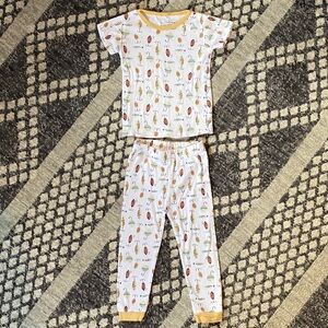 Chick Pea White Pajama Set with Multicolor Fishing Lure Print - Size: 2T